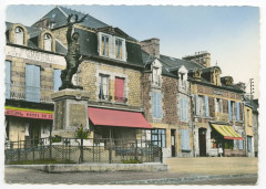 1 - Saint-Georges-De-Reintembault (Ille-et-Vilaine) Place de la Mairie