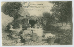4961.-  Rothéneuf. - Fontaine Jacques-Cartier sculptée par l'Ermite - G.F. D'après la légende, c'est à cette fontaine que Jacques Cartier puisa s