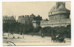 126  Saint-Malo - Le château et la place Saint-Vincent. -
													35 Ille et Vilaine
												