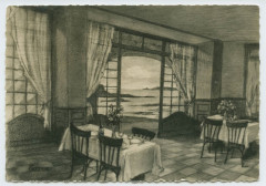 Vue de la salle du restaurant de la porte Saint-Pierre à Saint-Malo. Trihan, propriétaire.