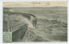 53  Saint-Malo - Le môle un jour de tempête.