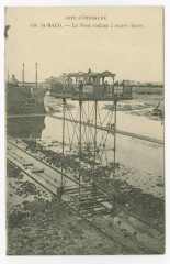 108  Saint-Malo - Le pont roulant à marée basse.