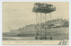 144  Saint-Malo - Le pont roulant à marée basse.