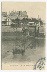 170  Saint-Malo -  Le pont roulant à marée basse.