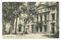 4792  Saint-Malo - Place de la mairie et statue de Duguay-Trouin.