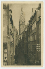 Saint-Malo - La grande Rue et la cathédrale.