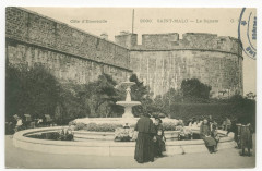 2096 - Saint-Malo - Le square.