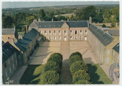 Noviciat des Petites Soeurs des Pauvres. La Tour St-Joseph Saint-Pern (I.-et-V.) R 68 - Les anciens bâtiments. -
													35 Ille et Vilaine
												
