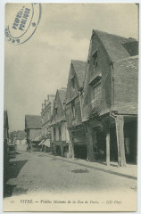 10.- Vitré (I.etV.).- Vieilles maisons de la Rue de Paris. Nd Photo