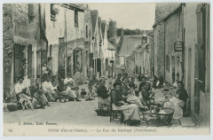 64  Vitre (Ille-et-Vilaine).- La Rue du Rachapt (tricoteuses).