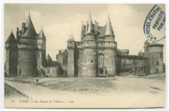 72 - Vitre (Ille-et-Vilaine). La Façade du Château.