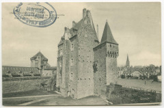 La Bretagne. Ille-et-Vilaine - 60 - Vitre - Château des Ducs de la Trëmoïlle - Vue intérieure de la Porte d'entrée. -
													35 Ille et Vilaine
												