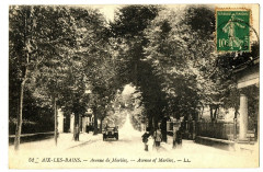 Aix-les-Bains Avenue de Marlioz animé voiture à Aix-les-Bains