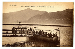 Aix-les-Bains le Grand Port La Mouette animé bateau à Aix-les-Bains
