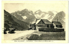 Hautes-Alpes Col du Lautaret Chalet-Hôtel et la Meije voitures