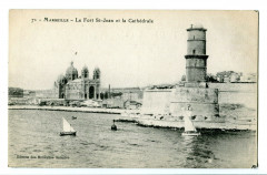 Bouche du Rhône Marseille Le Fort Saint-Jean et Cathédrale bateaux à Marseille
