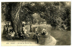 Auvergne 03 Allier Vichy Un Coin du Nouveau Parc animé à Vichy