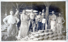 Epinal Superbe Carte Photo Figurant Des Ouvriers Dans Une Usine à Épinal