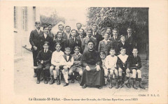 La Chausse Saint Victor Dans La Cour Des Grands De L'Union Sportive -
													41 Loir et Cher
												