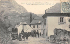 Gavarnie Sur La Place Guides Et Excursionnistes Depart Pour Le Cirque
