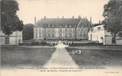 Pacy Le Chateau Cour D'Honneur