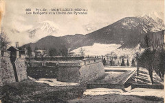 Mont Louis Les Remparts Et Chaine Des Pyrenees à Mont-Louis