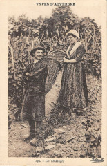 Types D'Auvergne Les Vendanges (cliché pas courant