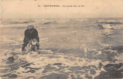Saint Raphael Le Premier Bain De Mer