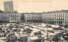 Toulouse Le Marche Sur La Place Du Capitole à Toulouse