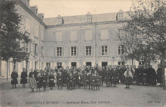 Nogent Le Retrou Institution Renou Cour Interieure -
													28 Eure et Loir
												