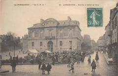 Avranches Marche Et Hotel De Ville à Avranches