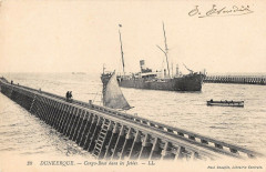 Dunkerque Cargo Boat Dans Les Jetees à Dunkerque