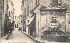 Saint Remy De Provence Rue Carnot Fontaine Nostradamus