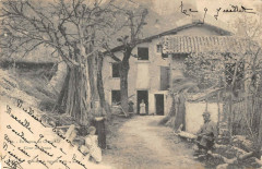 Environs De Grenoble Cour De Ferme à Grenoble