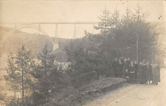 Rare Carte Photo Avec Le Viaduc De Garrabit Tres Anime Sur La Route