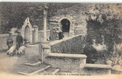 Josselin - Le Calvaire et la Fontaine Ste-Anne à Josselin