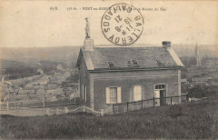 Port En Bessin La Vierge Et La Maison Du Feu