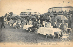 Deauville La Plage Fleurie L'Heure Du The Au Polo à Deauville