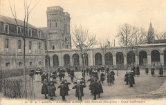 Caen Ancienne Abbaye Aux Dames Hospice Cour Interieure à Caen
