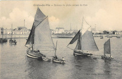 Croix De Vie Bateaux De Peche Sortant Du Port -
													85 Vendée
												
