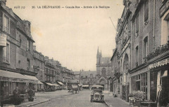 La Delivrande Grande Rue Arrivee A La Basilique