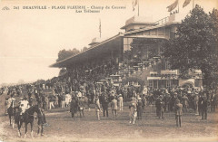 Deauville Champ De Courses Les Tribunes à Deauville