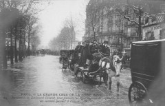 La grande crue de la Seine (Janvier 1910) - Inondation du Boulevard Diderot à Paris 12e