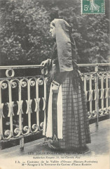 Costume De La Vallee D'Ossau Mle Nougne Terrasse Eaux Bonnes à Eaux-Bonnes
