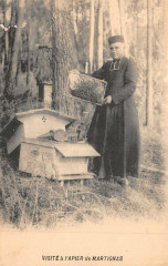 Visite A L'Apier De Martignas (Cpa Rare Apiculture -
													33 Gironde
												