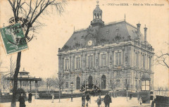 Hôtel de Ville et Kiosque à Ivry-sur-Seine