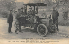 Paris Chauffeuse D'Autotax Une Contravention Au Bois à Paris
