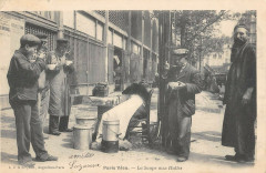 Carte postale ancienne La Soupe aux Halles
                                                                     à Paris 1er
                                