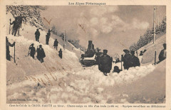 Gare Du Col De La Croix Haute En Hiver Chasse Neige En Tete D'Un Train -
													26 Drôme
												