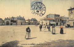 Libourne Place De La Verrerie (cpa toilée -
																					33500 Libourne
																			